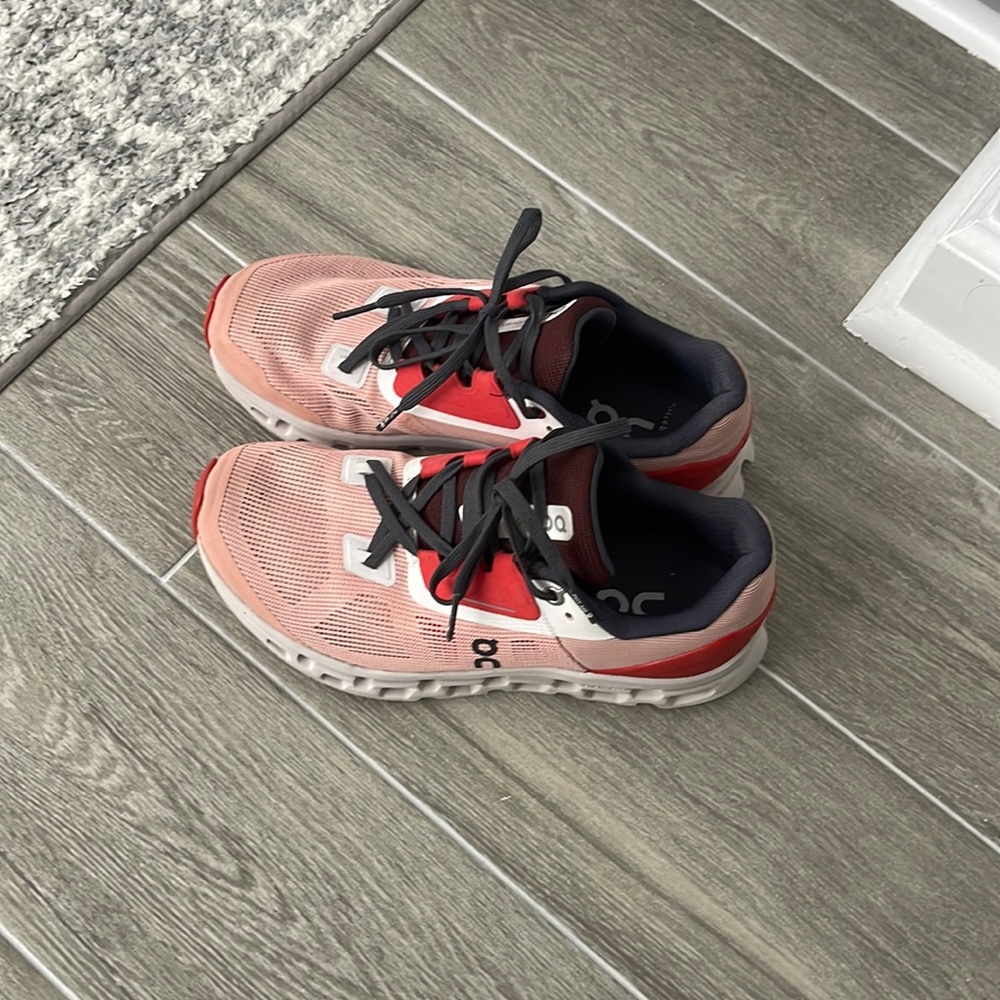 Womens On Cloud Tennis Shoes